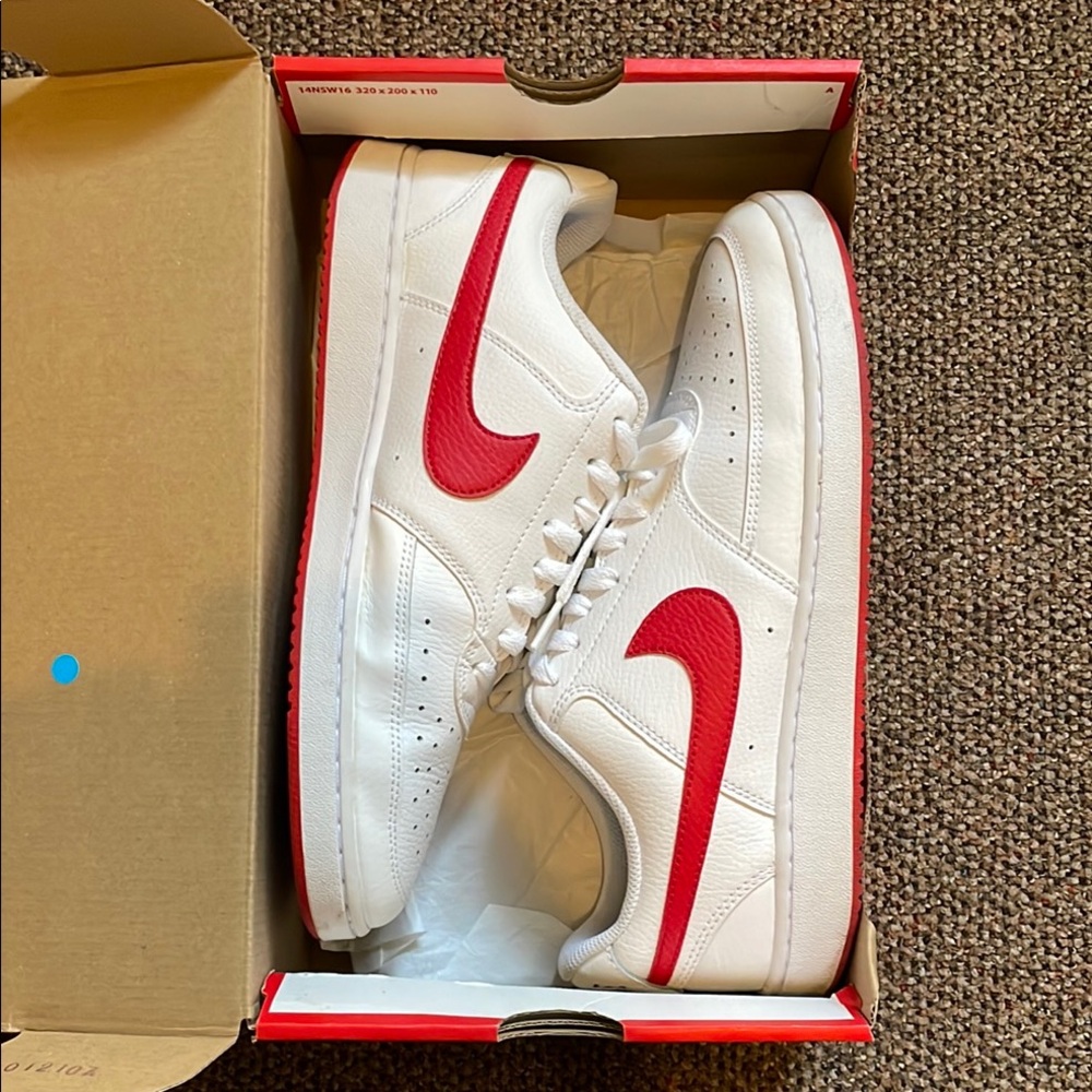 Nike men’s court vision low red&white